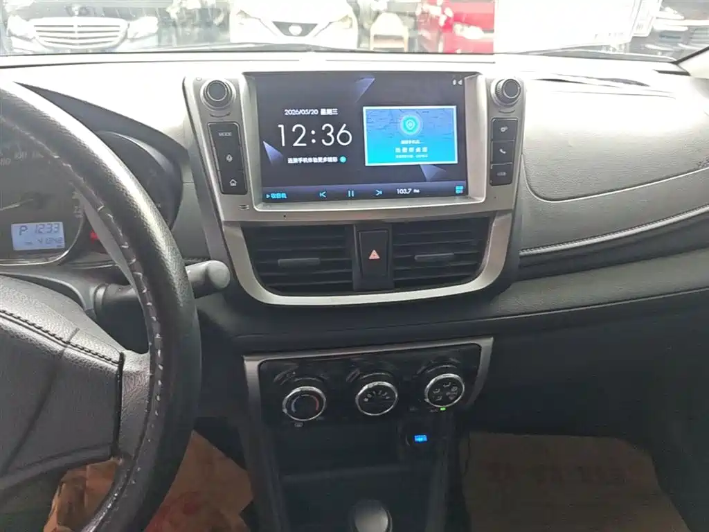 Toyota Yaris L 2018 — фото 13