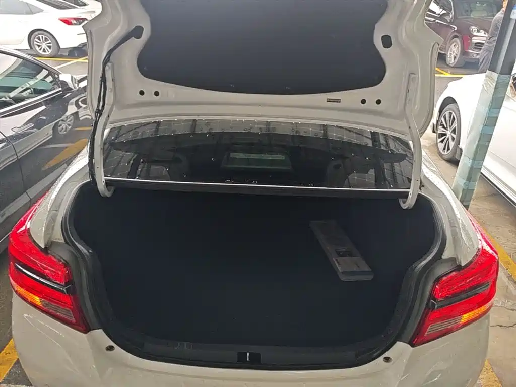 Toyota Yaris L 2018 — фото 19