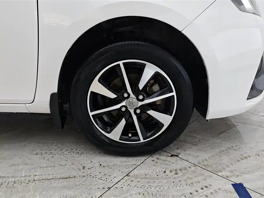 Toyota Yaris L 2017 — фото 6