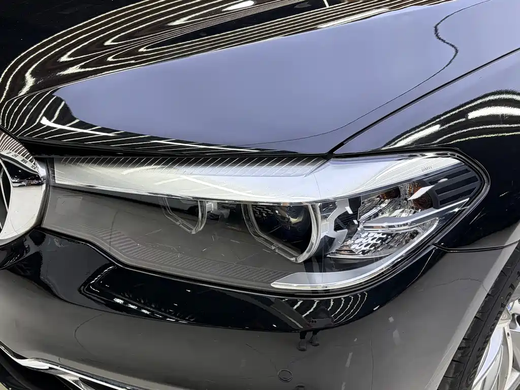 BMW 5 Series New Energy 2018 — фото 11