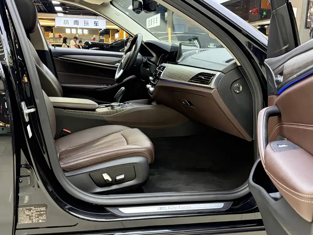 BMW 5 Series New Energy 2018 — фото 17