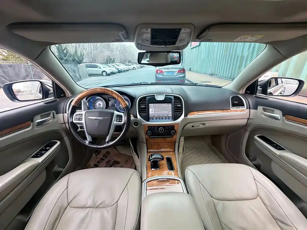 Chrysler 300C 2015 — фото 4