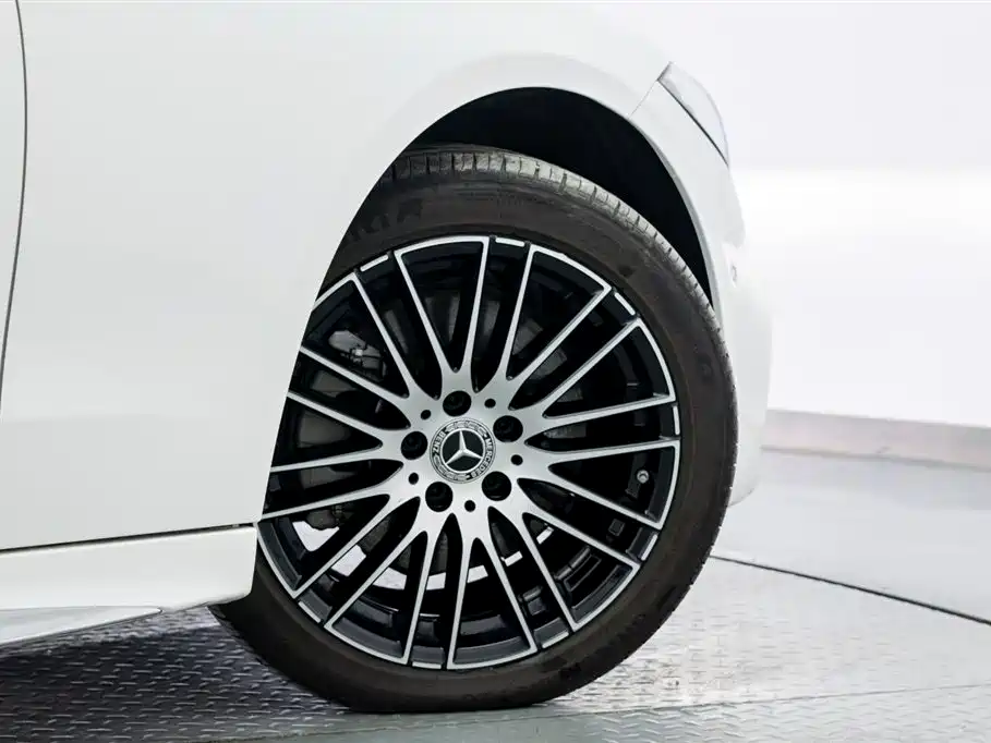 Mercedes-Benz C-Class 2023 — фото 19