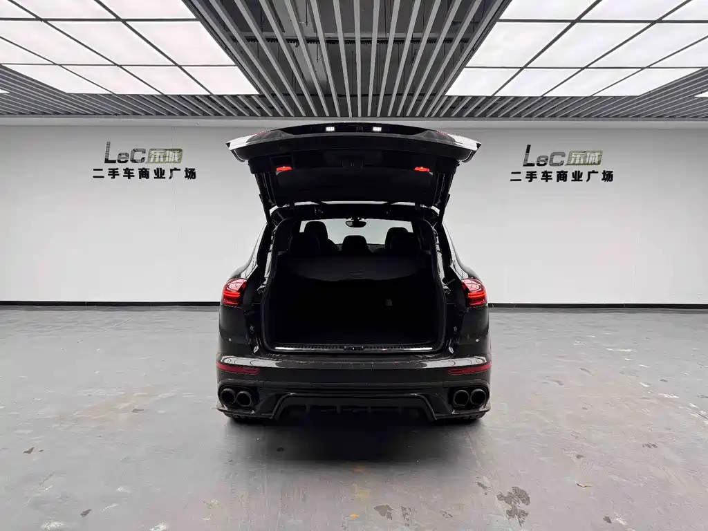 Porsche Cayenne 2017 — фото 8