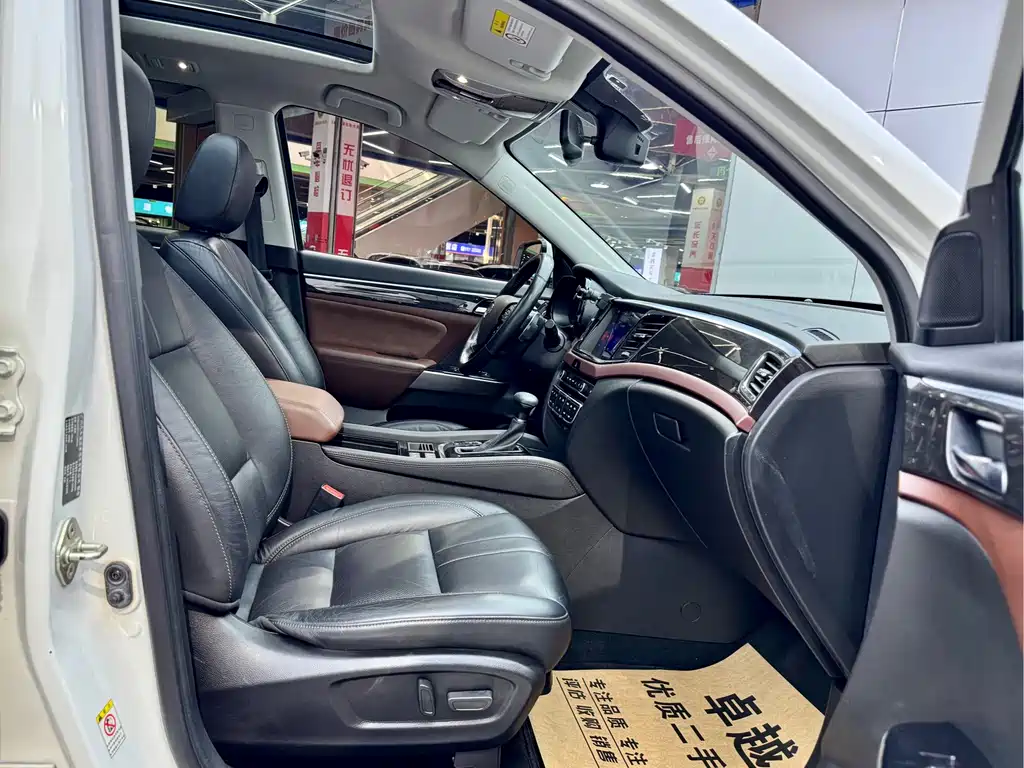 GAC Trumpchi GS8 2018 — фото 16