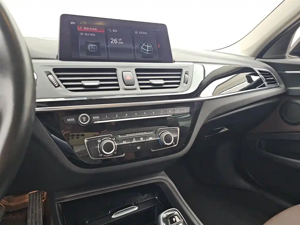 BMW 1 Series 2020 — фото 11