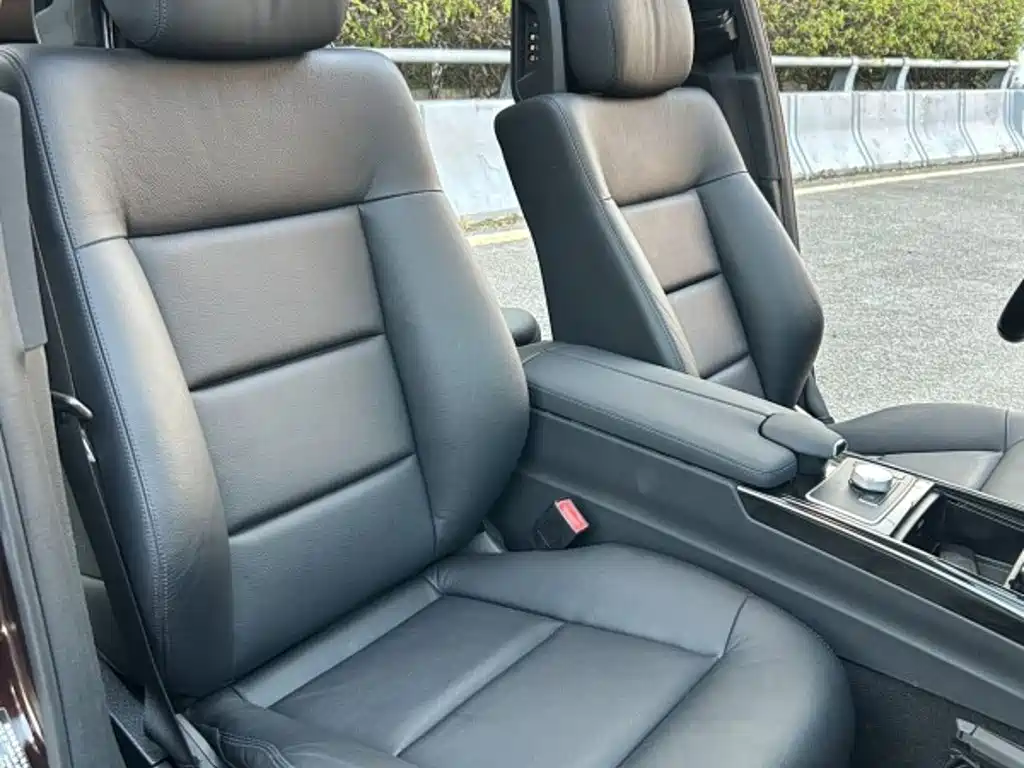 Mercedes-Benz E-Class 2010 — фото 12