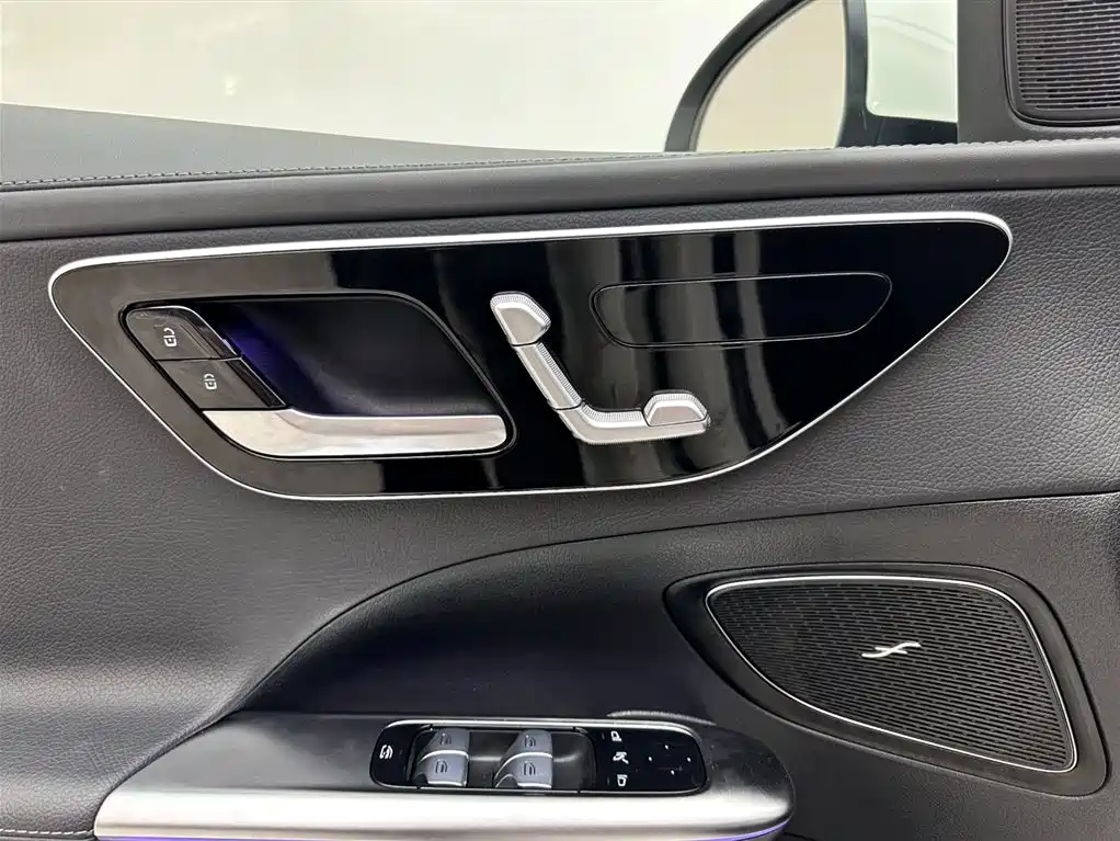 Mercedes-Benz C-Class 2024 — фото 15