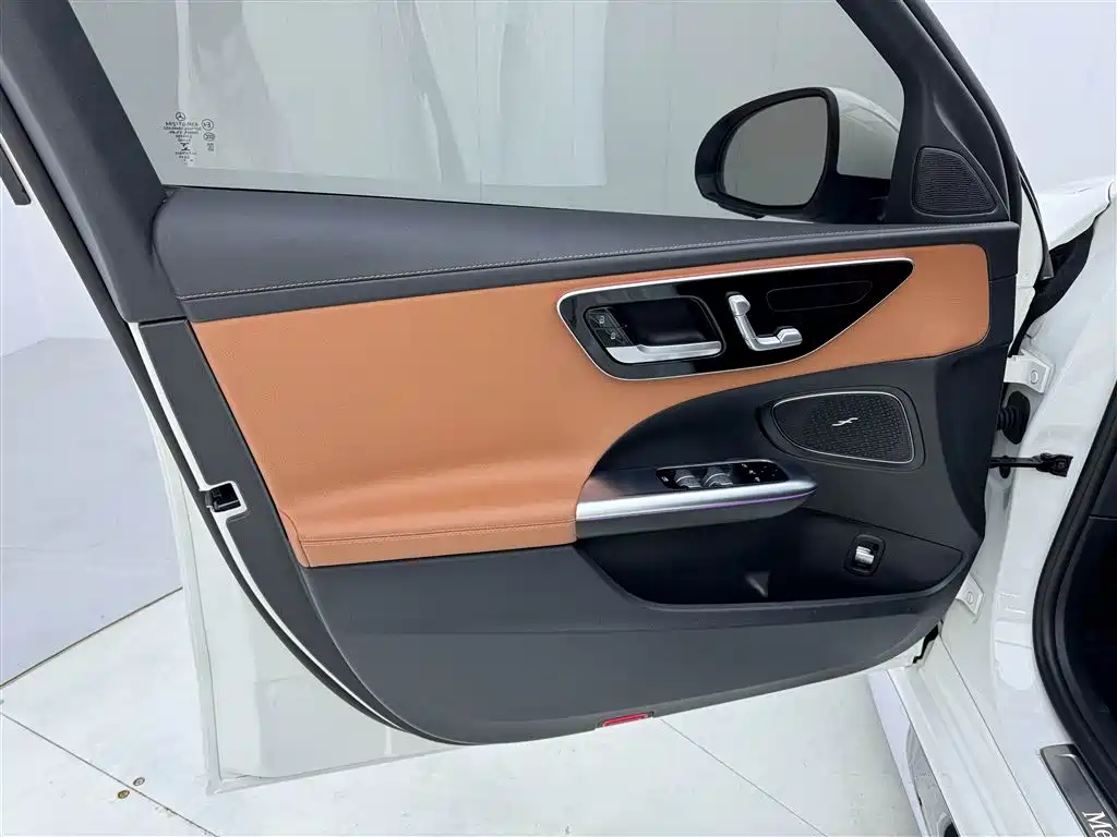 Mercedes-Benz C-Class 2023 — фото 17