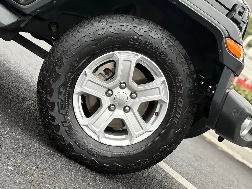 Jeep Wrangler 2019 — фото 14