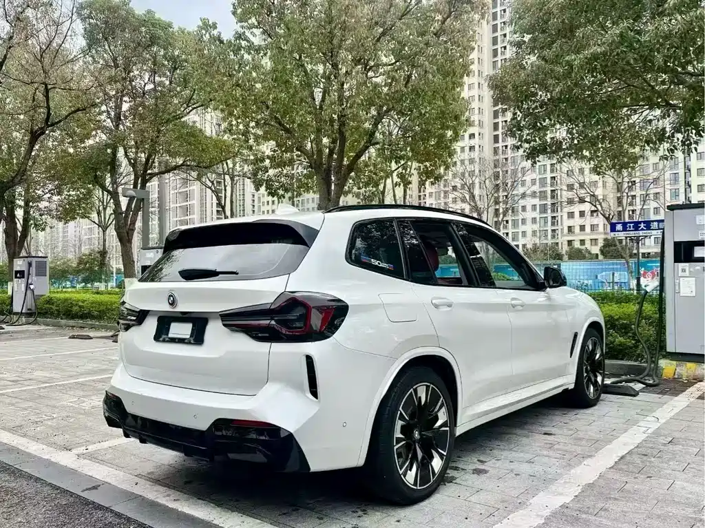 BMW iX3 2022 — фото 17