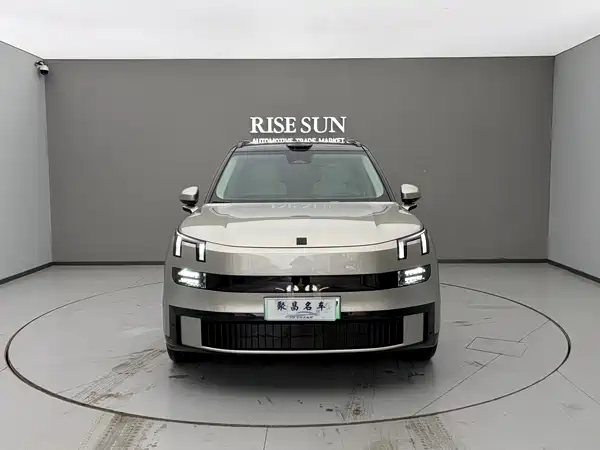 Lynk & Co 900 2025