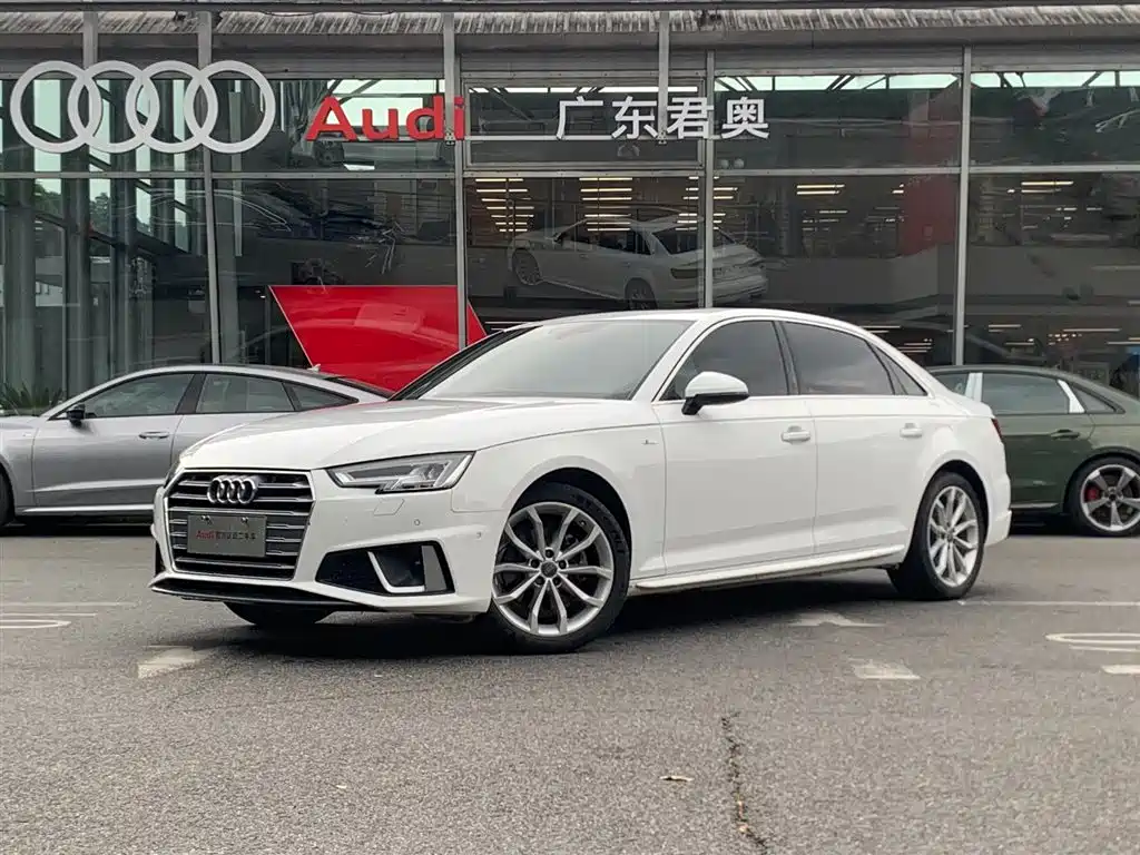 Audi A4L 2020 — фото 1