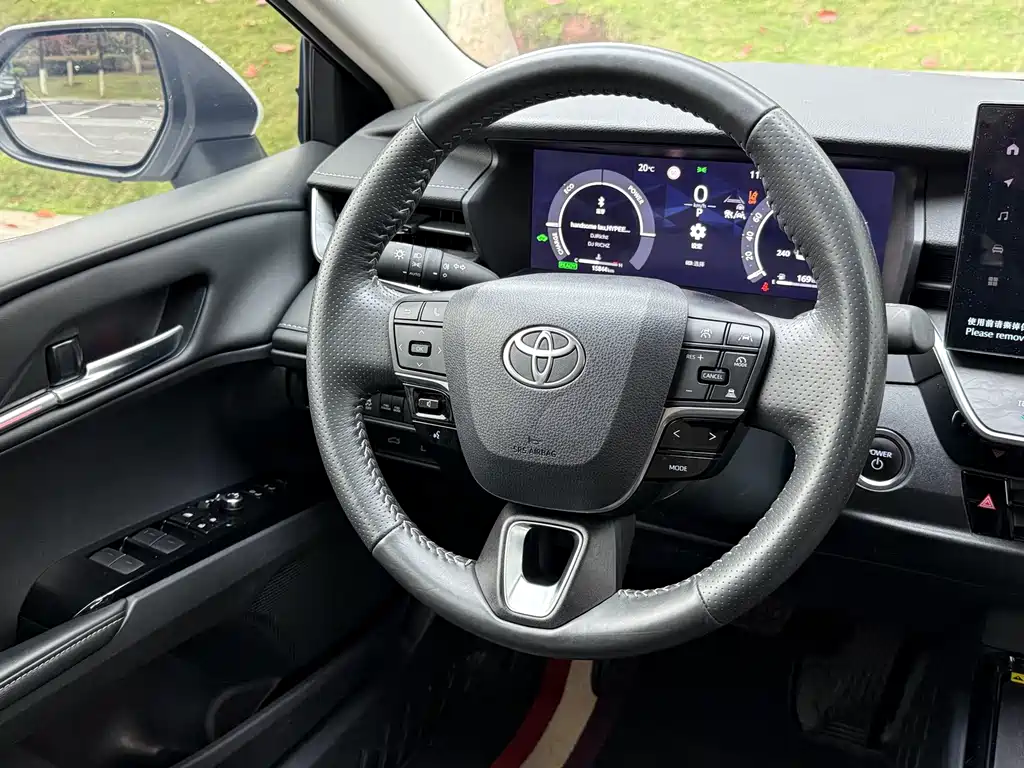 Toyota Camry 2025 — фото 10