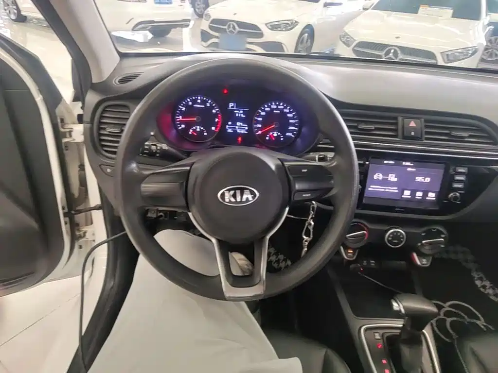 Kia K2 2018 — фото 11
