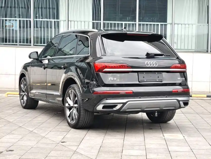 Audi Q7 2023 — фото 12