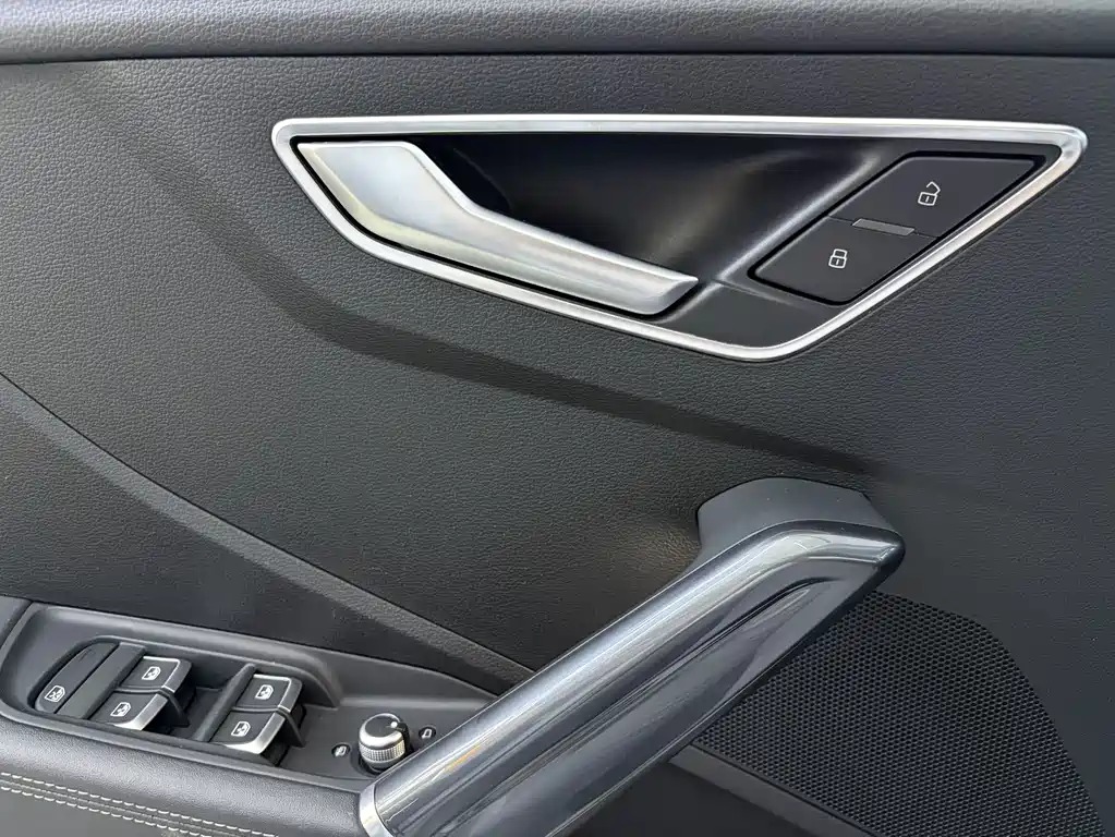 Audi Q2L 2023 — фото 14