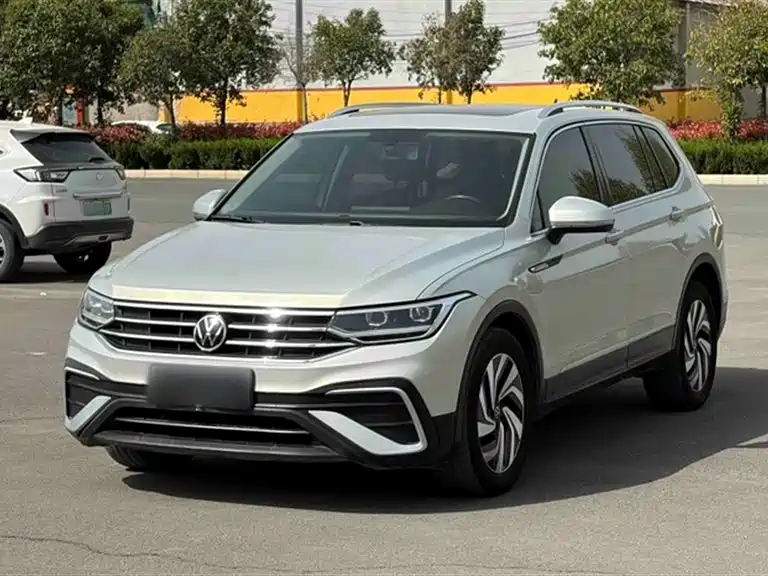 Volkswagen Tiguan L 2022 — фото 1