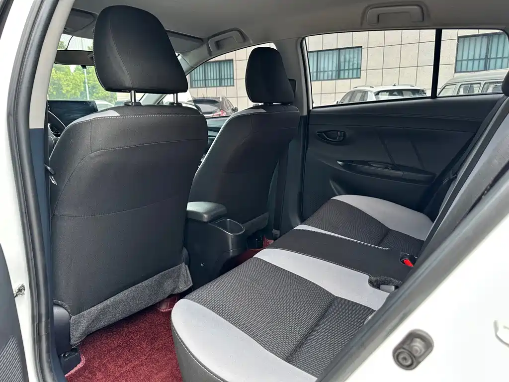 Toyota Yaris L 2022 — фото 8