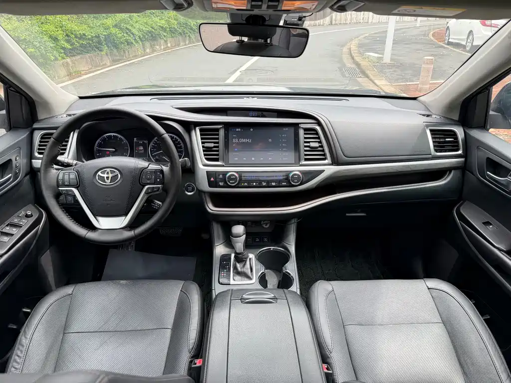 Toyota Highlander 2018 — фото 9