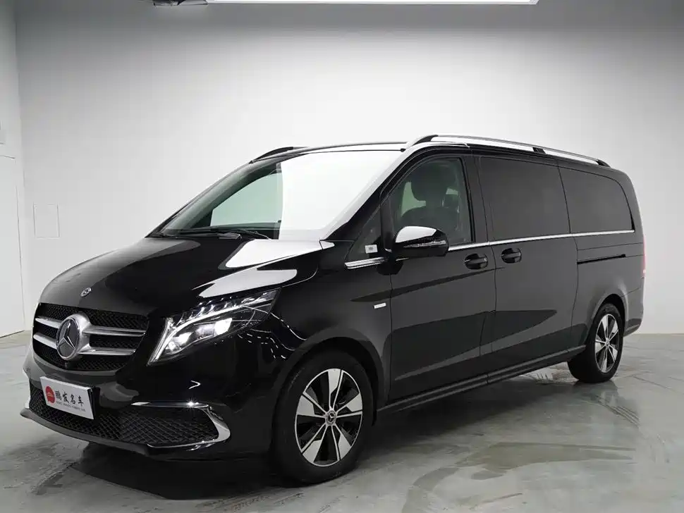 Mercedes-Benz V-Class 2023 — фото 1