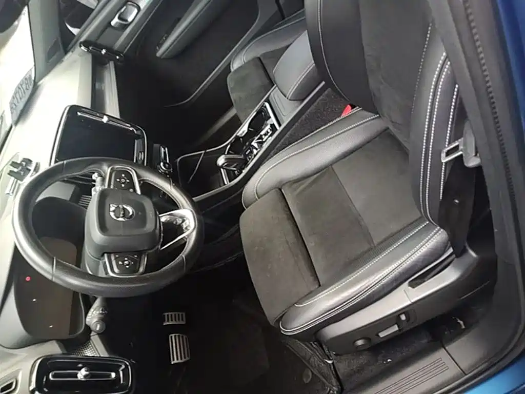 Volvo XC40 2019 — фото 15