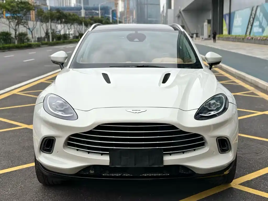 Aston Martin DBX 2021 — фото 2