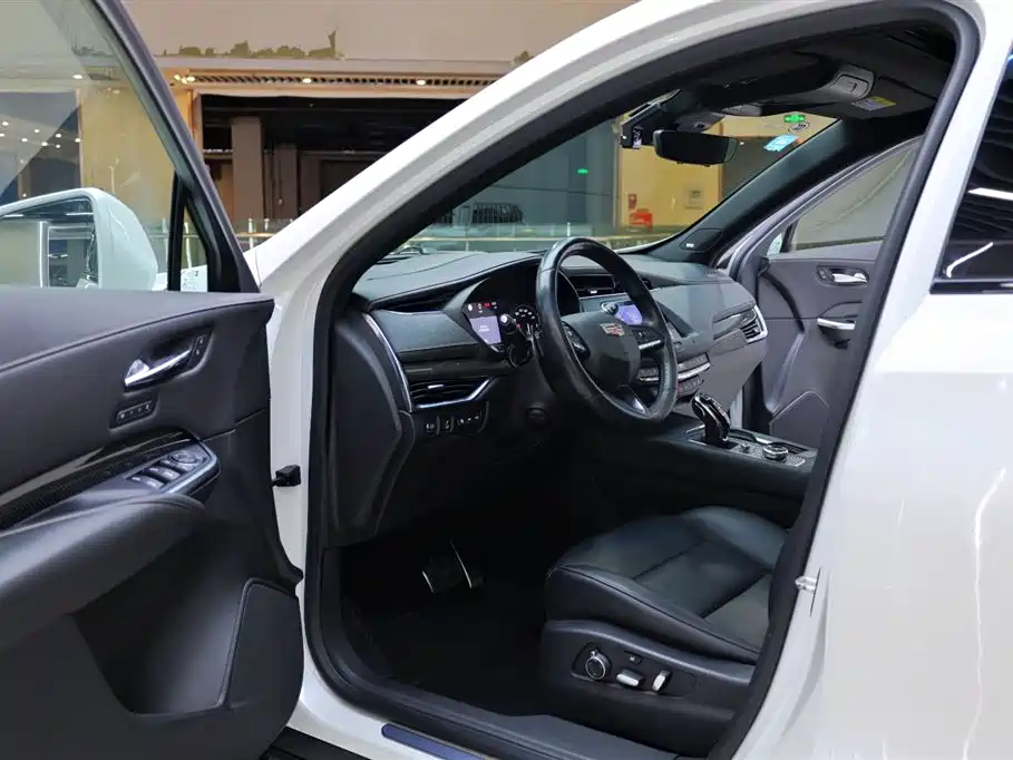 Cadillac XT4 2020 — фото 15