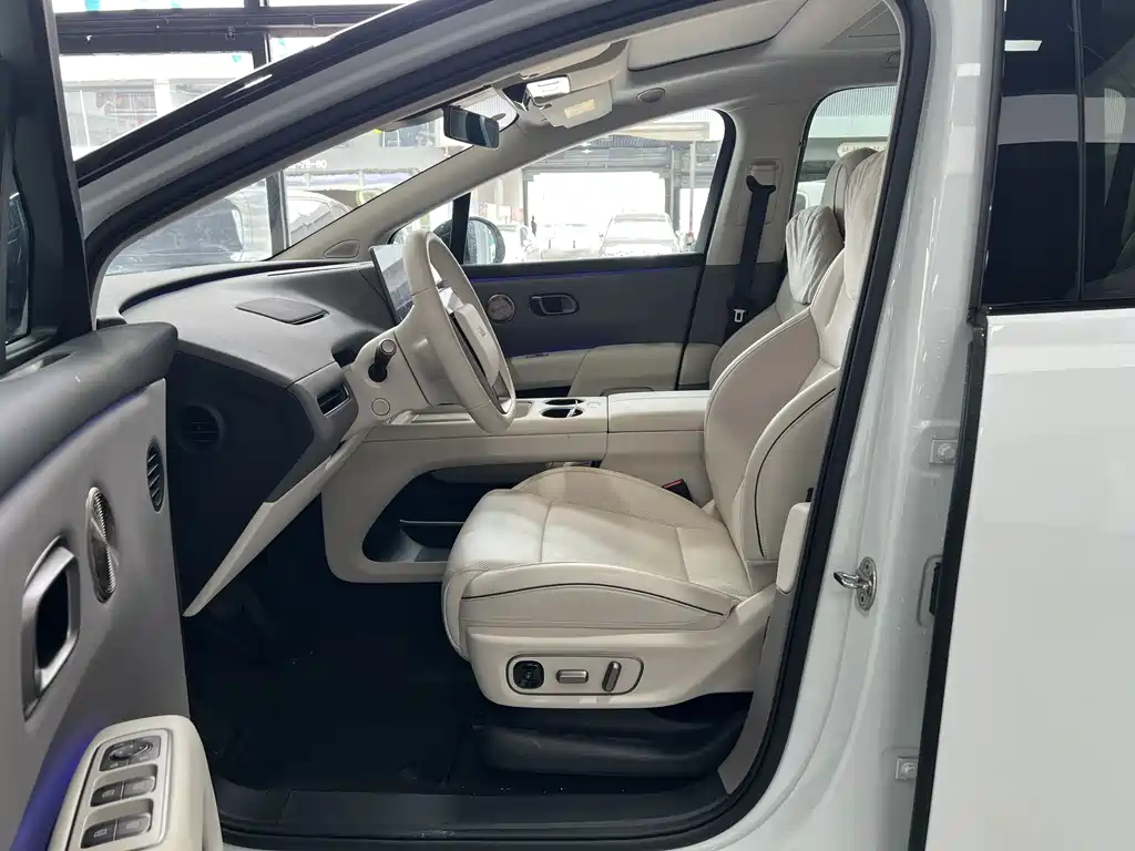 Li Auto i8 2025 — фото 8