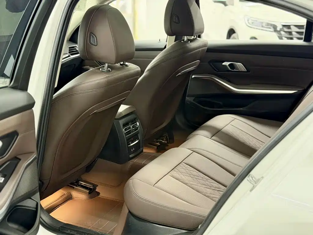 BMW 3 Series 2023 — фото 10