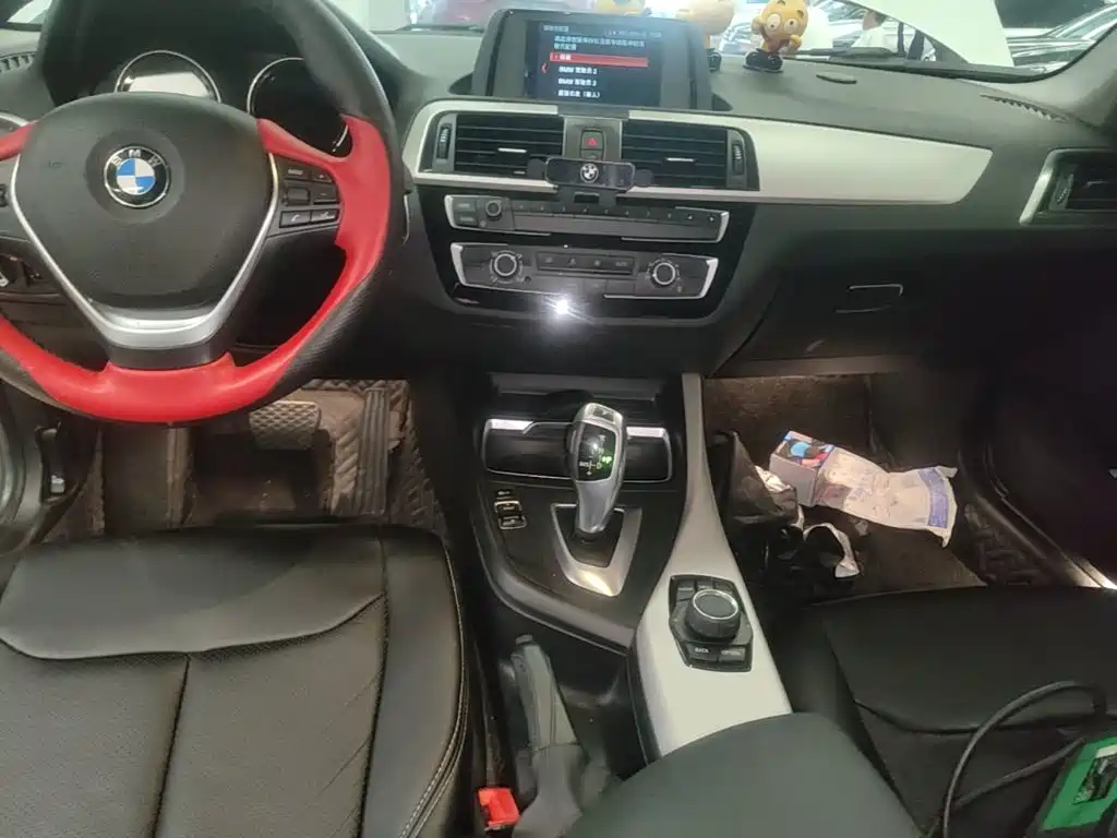 BMW 1 Series 2018 — фото 13