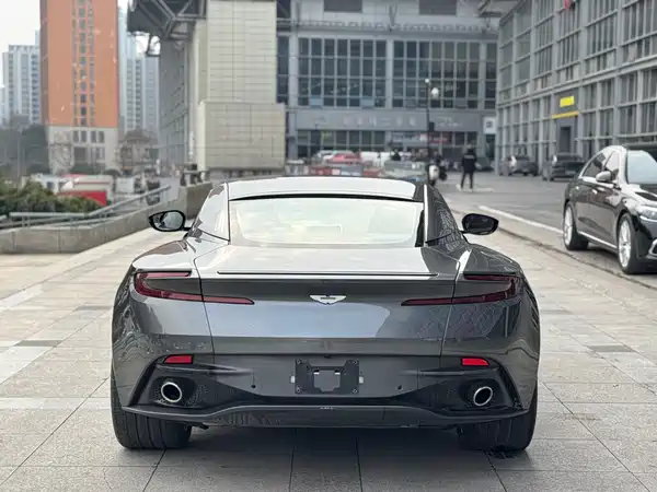 Aston Martin DB11 2019
