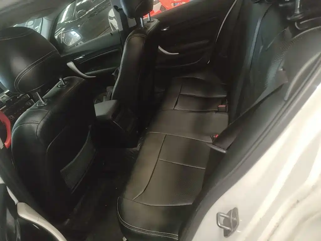 BMW 1 Series 2018 — фото 17