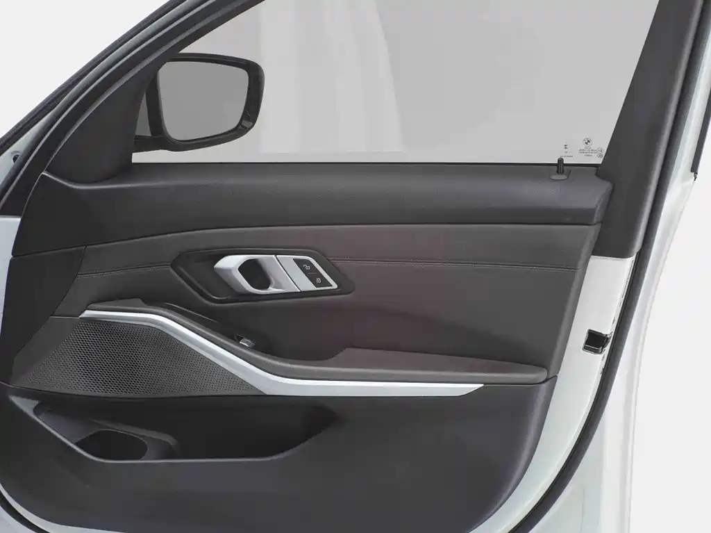 BMW 3 Series 2023 — фото 10