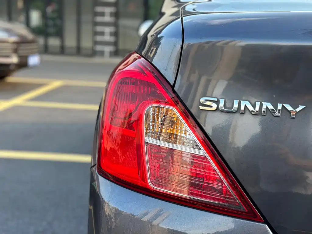 Nissan Sunny 2015 — фото 8