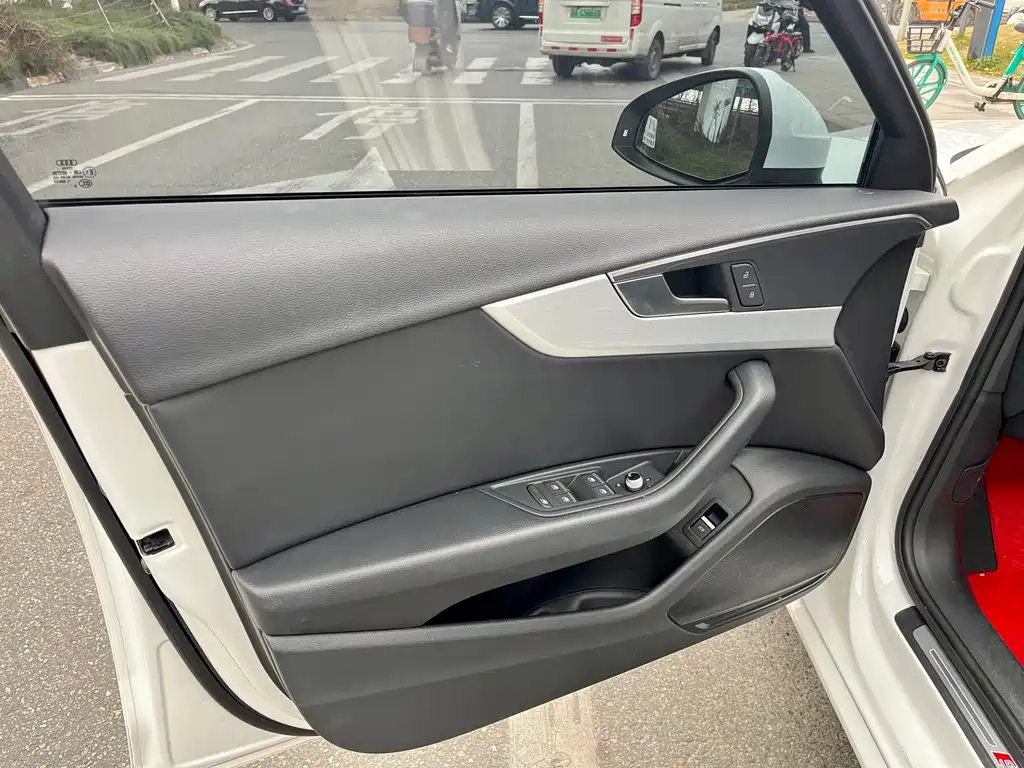 Audi A4L 2019