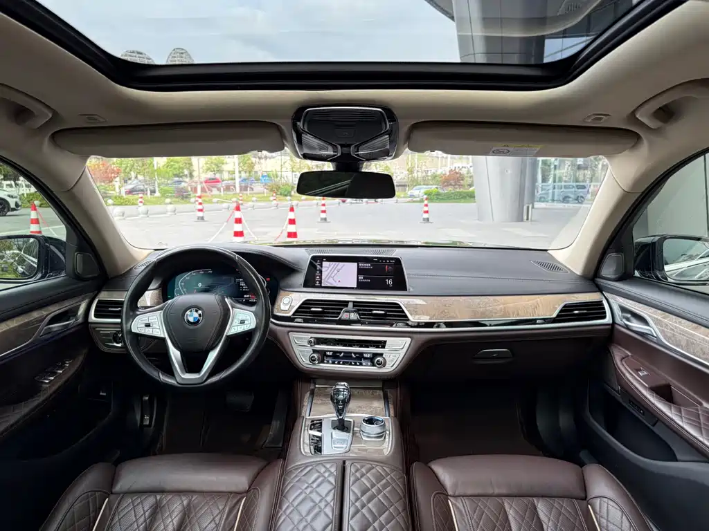 BMW 7 Series 2021 — фото 13