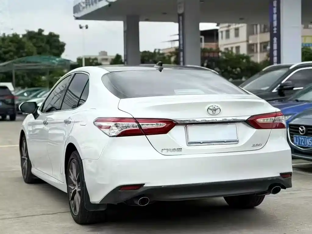 Toyota Camry 2022 — фото 10