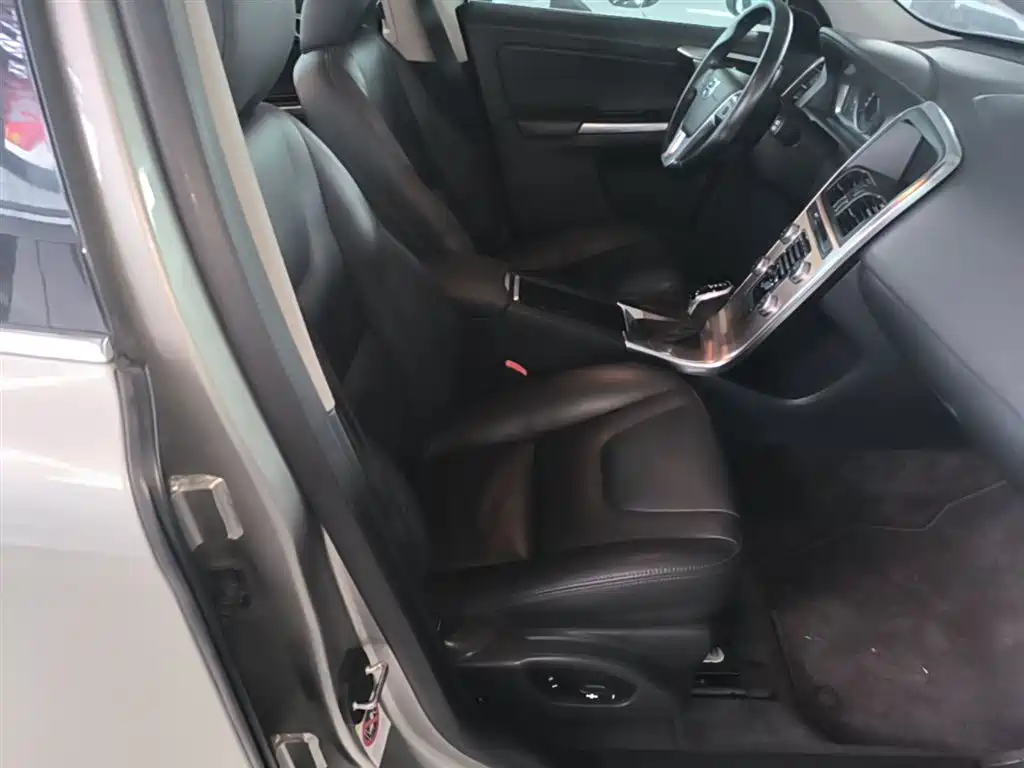 Volvo XC60 2015 — фото 25