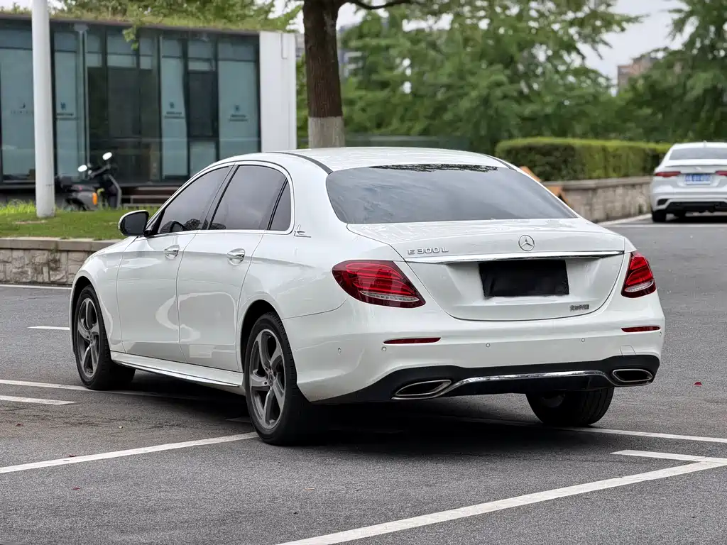Mercedes-Benz E-Class 2018 — фото 13