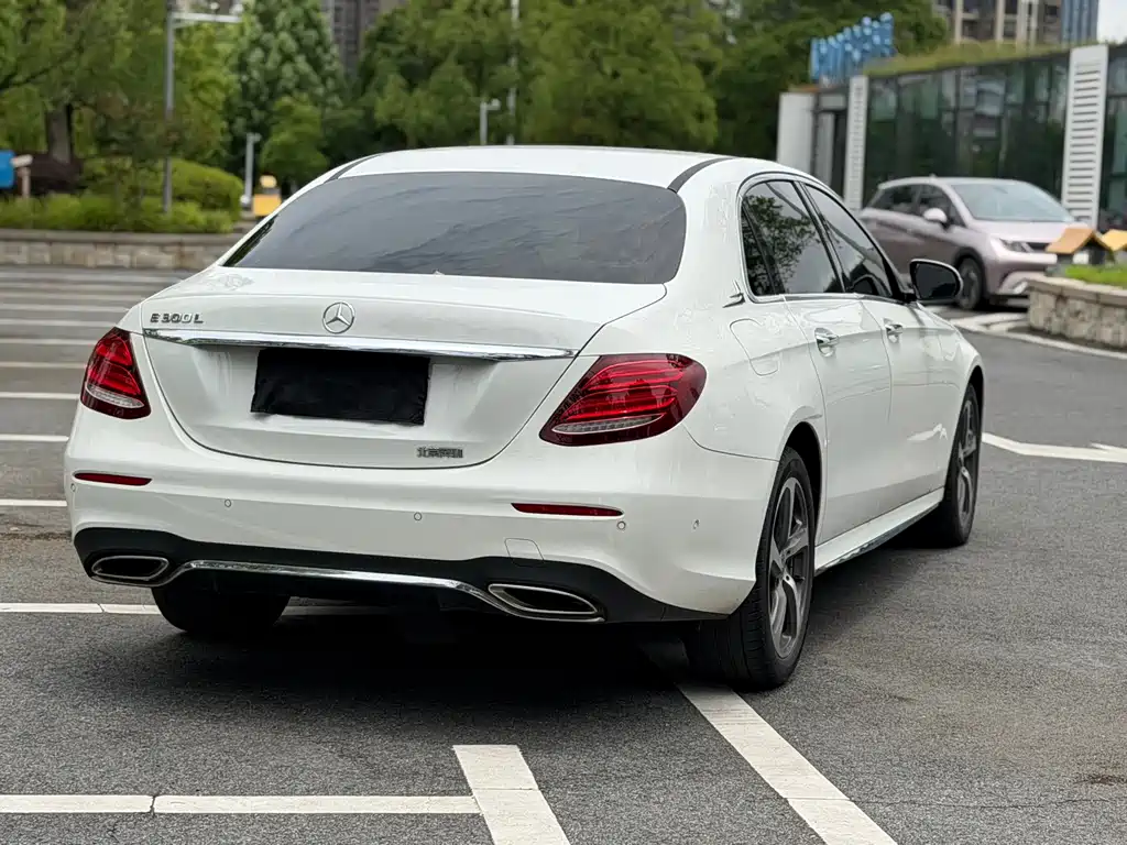 Mercedes-Benz E-Class 2018 — фото 15