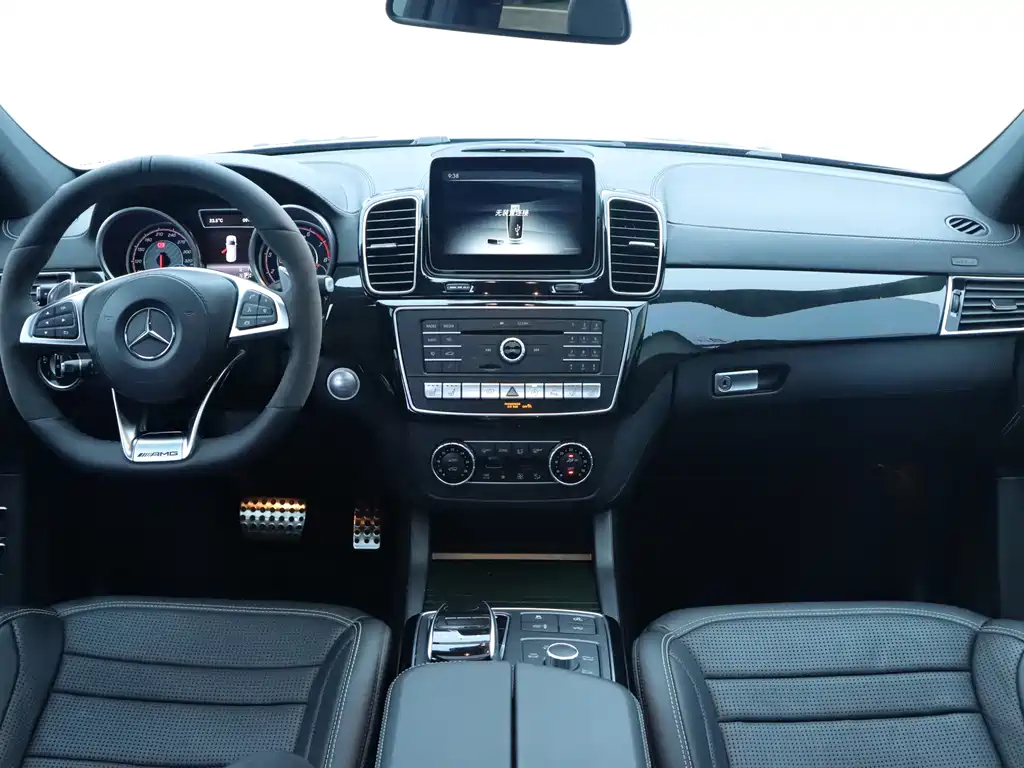Mercedes-Benz GLS AMG 2018 — фото 17