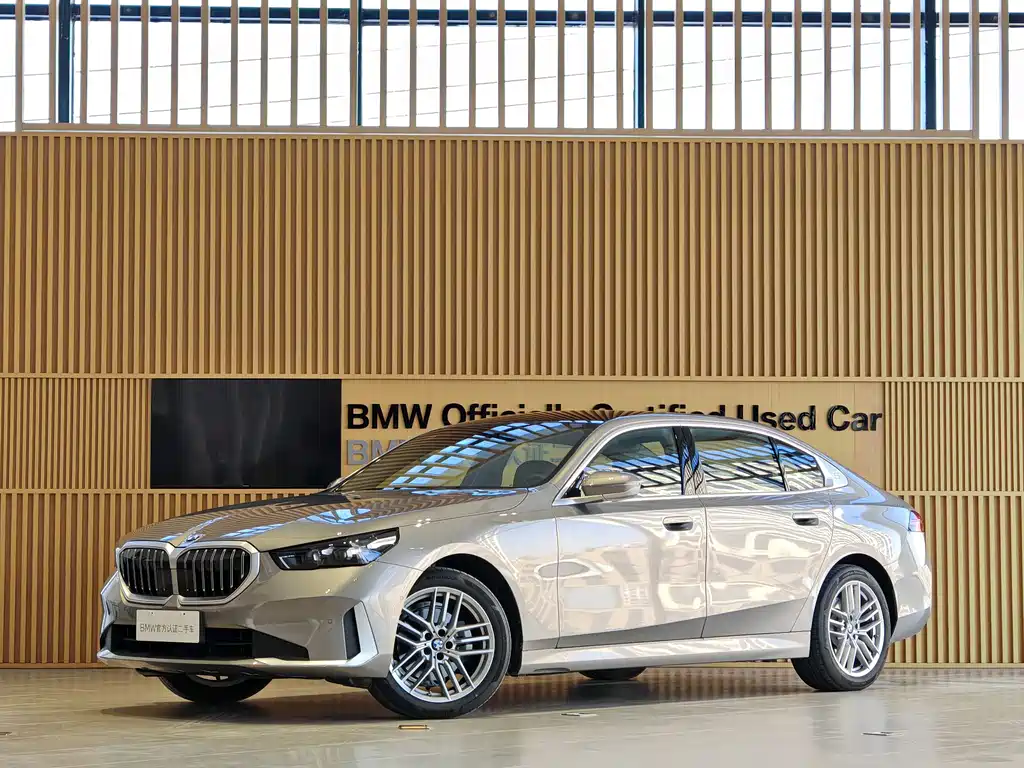 BMW 5 Series 2025 — фото 2