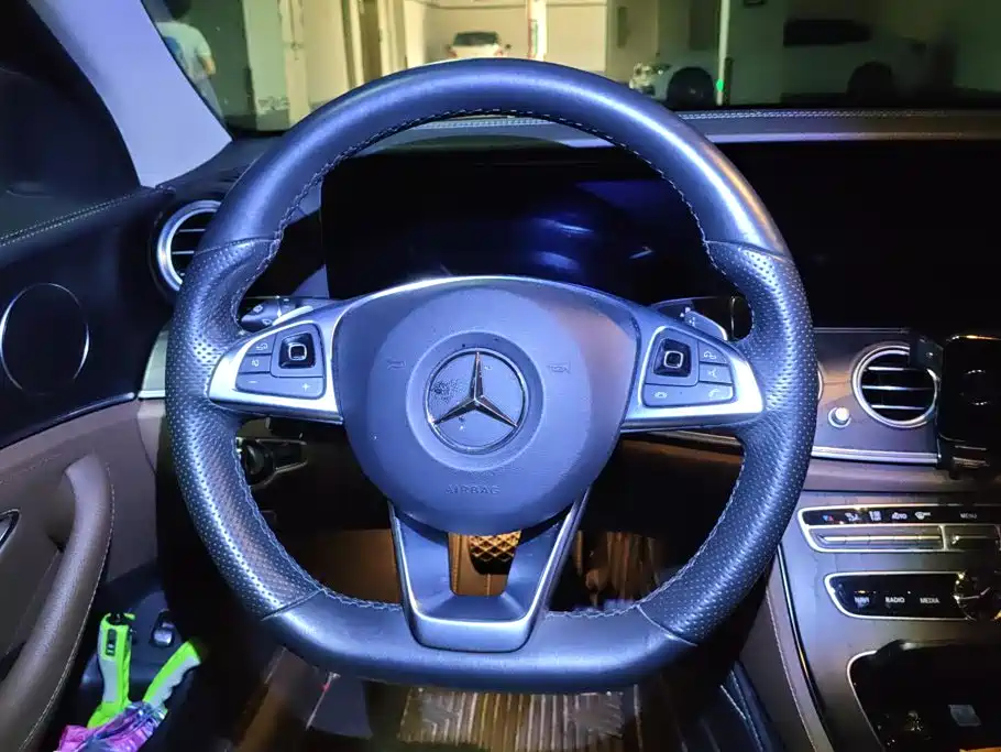Mercedes-Benz E-Class 2018 — фото 15