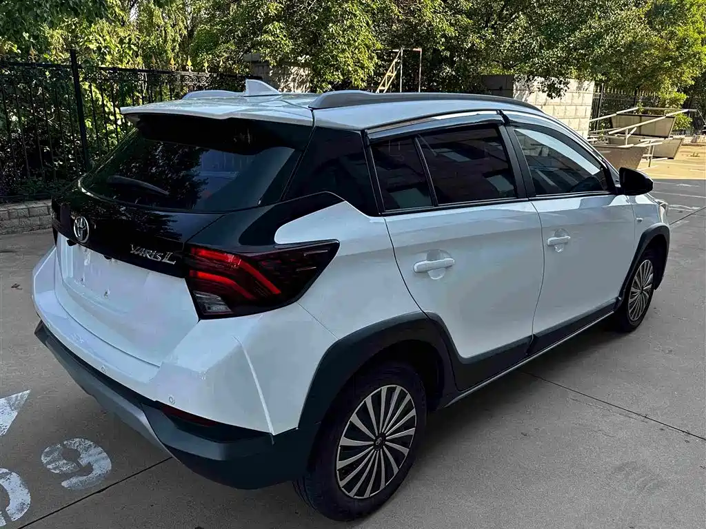 Toyota Yaris L 2021 — фото 18