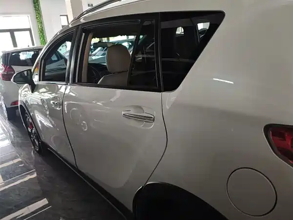 Toyota Yizhi 2015