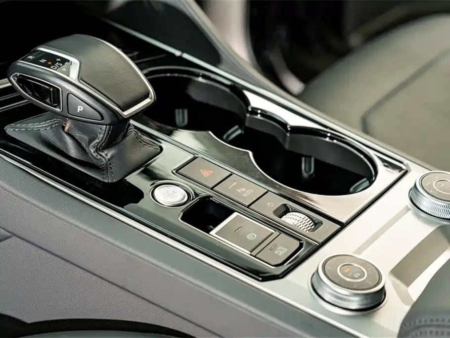 Volkswagen Touareg 2023 — фото 13