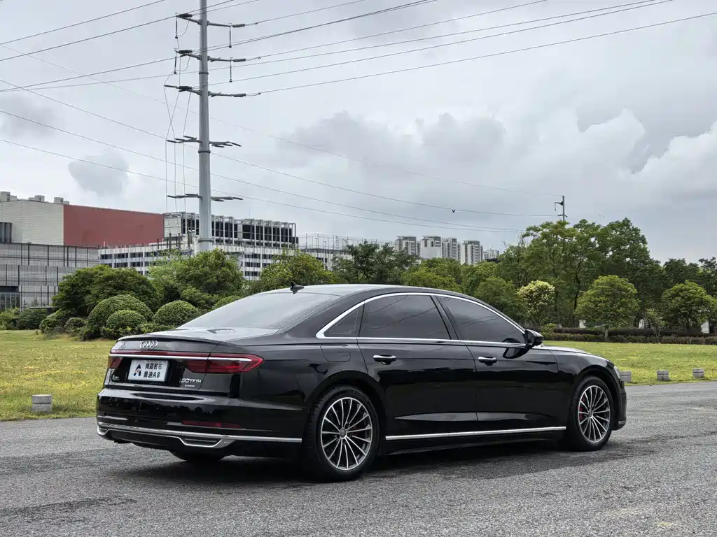 Audi A8 2019 — фото 16