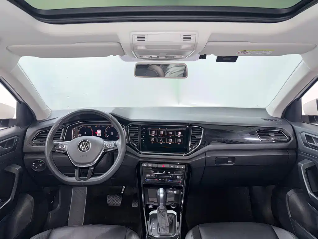 Volkswagen T-Roc 2023 — фото 11