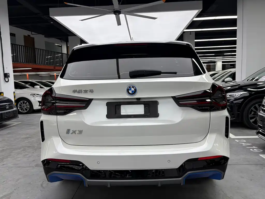 BMW iX3 2021 — фото 18